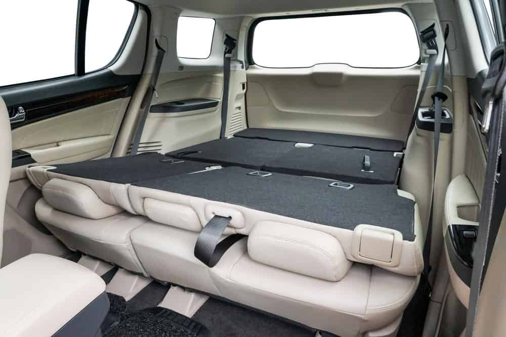 Illustrating the stowing concept with car seats.