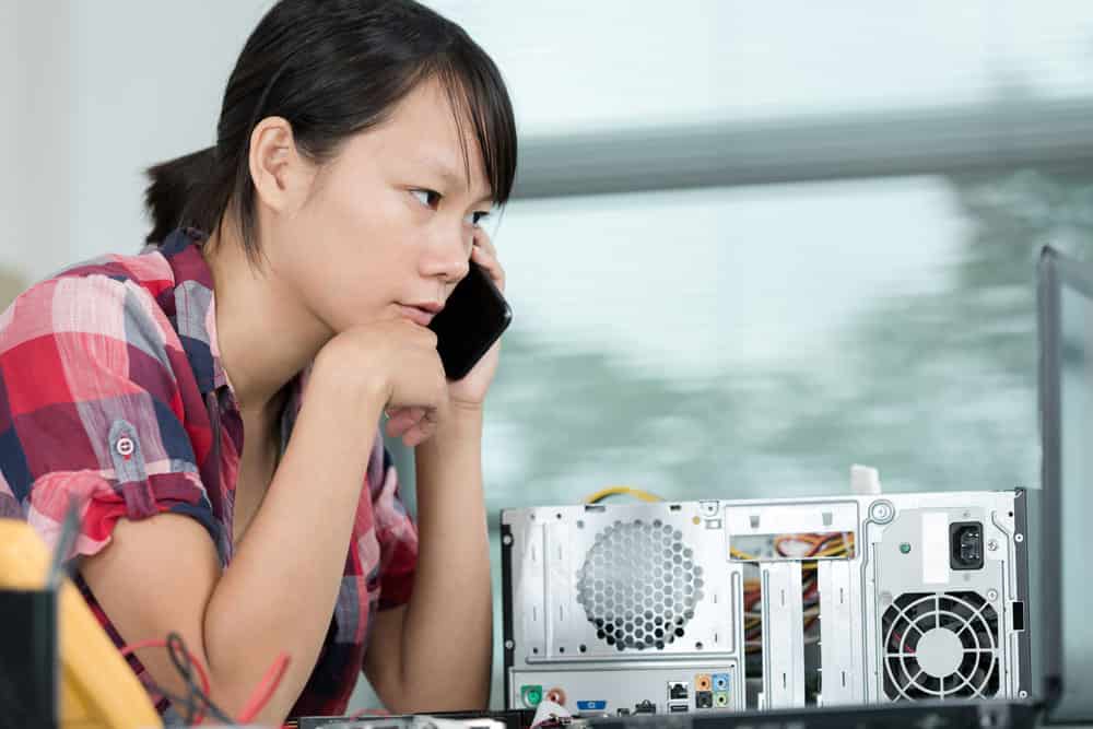 A young woman contacted a customer service center.
