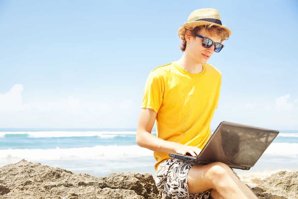 You can access satellite internet even while traveling.