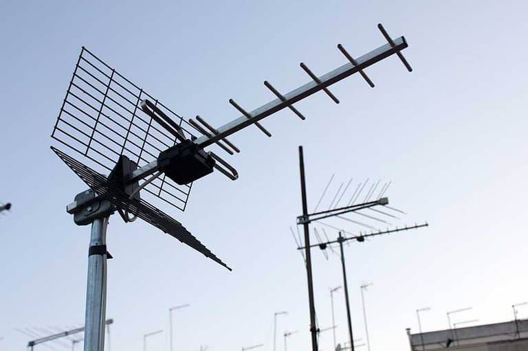 UHF Antenna in the roof.