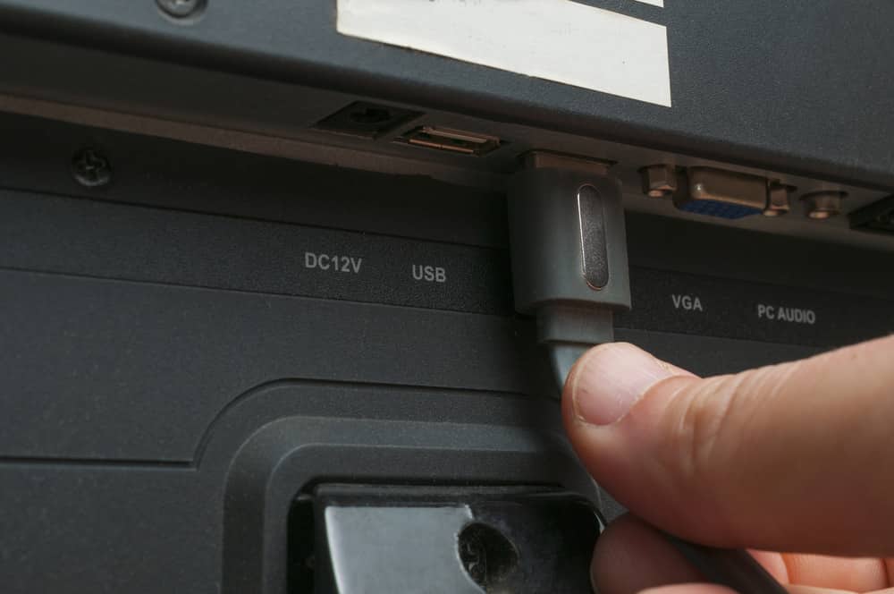 Plugging HDMI to TV.